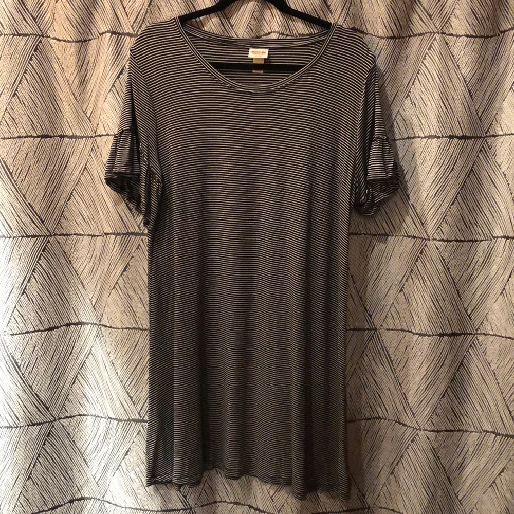 Casual ruffle sleeve dress